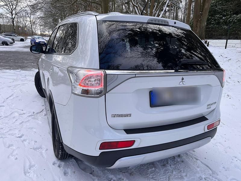 Gebraucht Mitsubishi Outlander 150 PS (110 kW) 2015 Weiß SUV