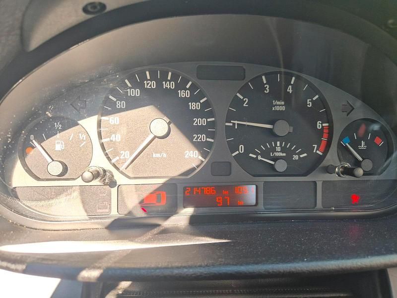 Gebraucht BMW 318 145 PS (106 kW) 2002 Silber Limousine