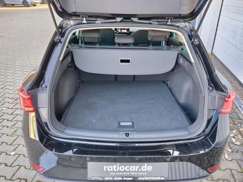 Gebraucht Seat Leon Style 131 PS (96 kW) 2023 Midnight schwarz metallic Kombi