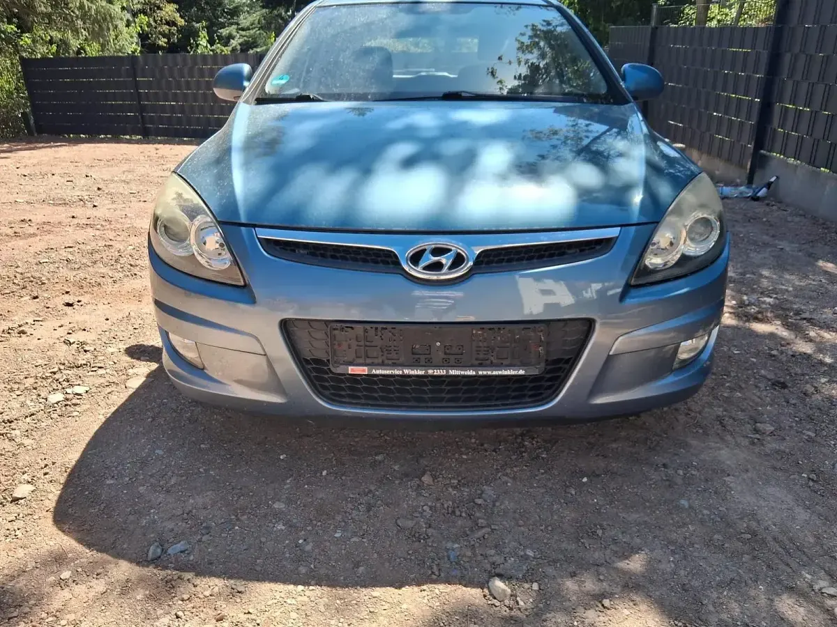 Gebraucht Hyundai i30 109 PS (80 kW) 2009 Blau Limousine