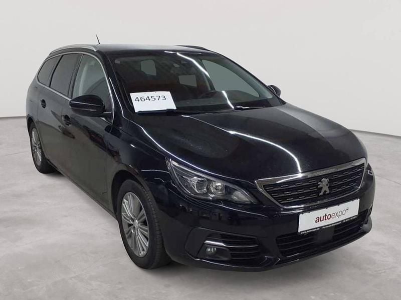 Perla nera schwarz metallic Gebraucht 2021 Peugeot 308 SW Allure Kombi | 13.390 € (Superpreis) - Bild 1/4