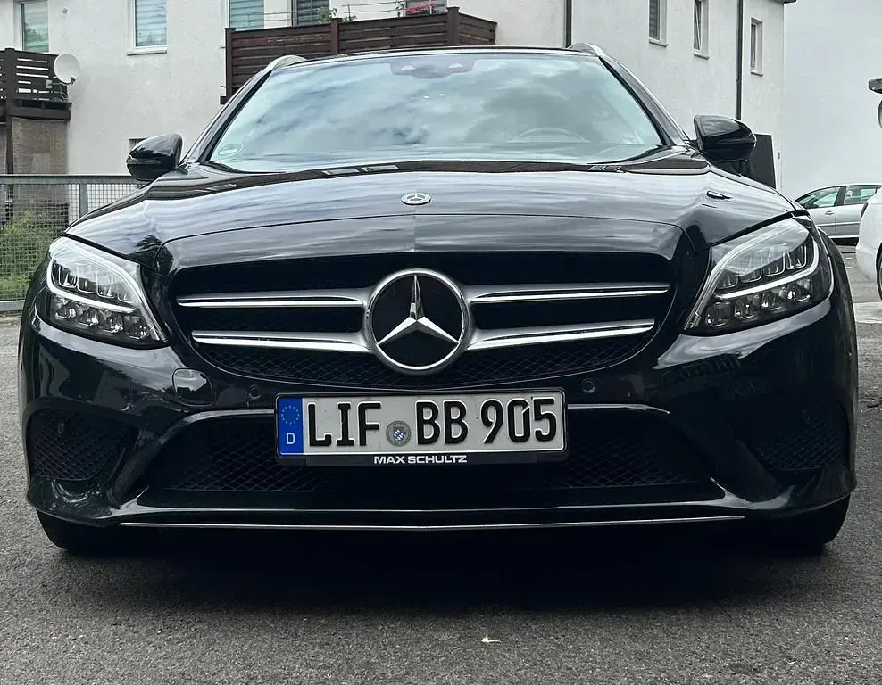 Gebraucht Mercedes C200 160 PS (117 kW) 2021 Schwarz Limousine