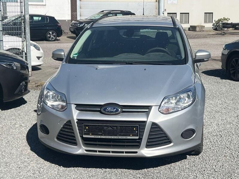 Silber Gebraucht 2013 Ford Focus Trend Kombi | 1.990 € (Superpreis) - Bild 1/4