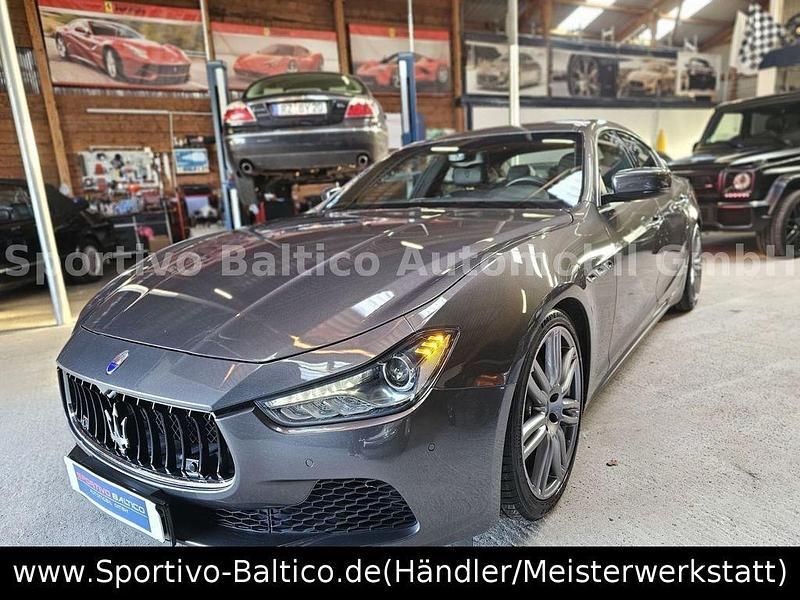 Grau Gebraucht 2015 Maserati Ghibli Limousine | 24.400 € (Guter Preis) - Bild 1/4