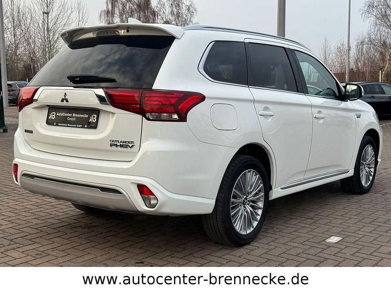 Gebraucht Mitsubishi Outlander P-HEV Basis 224 PS (164 kW) 2019 Weiß SUV
