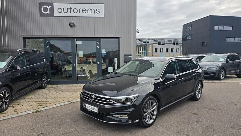 Deep black Gebraucht 2019 VW Passat R-line Kombi | 20.999 € (Fairer Preis) - Bild 1/4