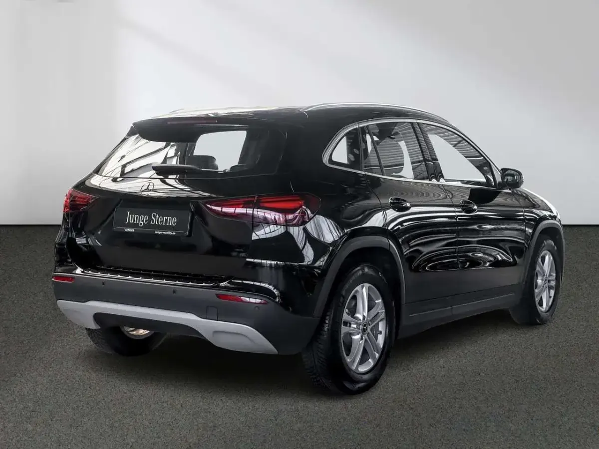 Gebraucht Mercedes GLA200 163 PS (119 kW) 2024 Schwarz SUV