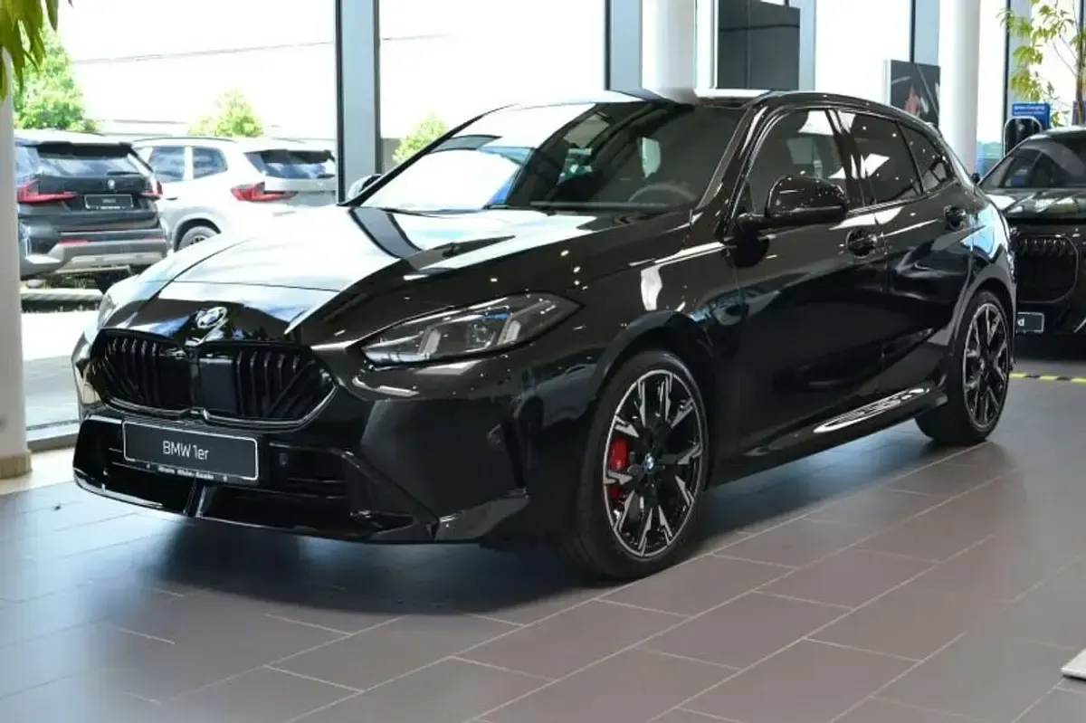 Neu BMW 120 M Sport 156 PS (114 kW) 2026 Saphirschwarz metallic Kleinwagen