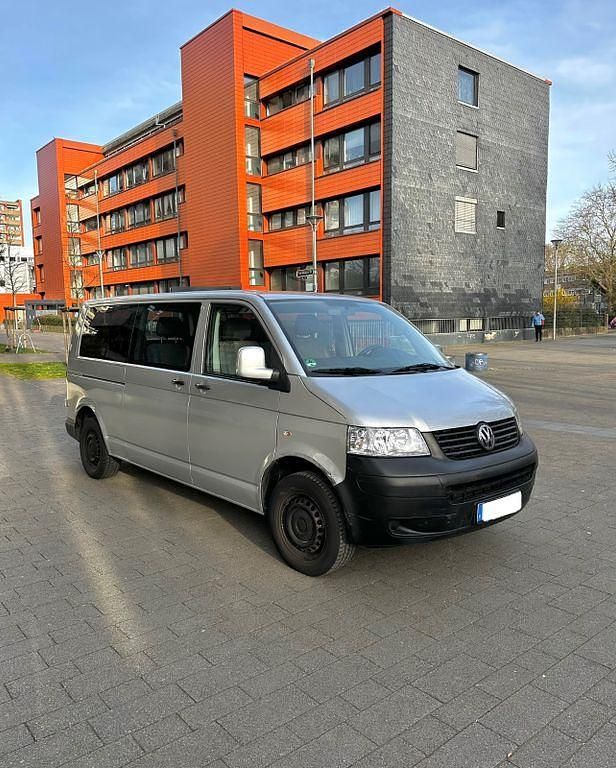 Gebraucht VW Caravelle 131 PS (96 kW) 2009 Silber Van / Kleinbus
