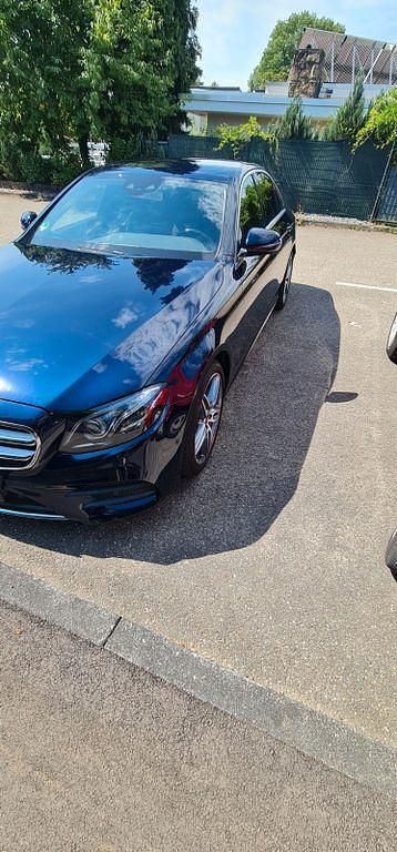 Blau Gebraucht 2019 Mercedes E300 Limousine | 32.500 € (Teuer) - Bild 1/4