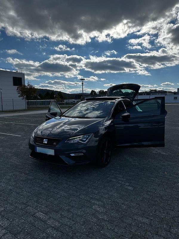 Grau Gebraucht 2020 Seat Leon FR Limousine | 17.900 € (Guter Preis) - Bild 1/4