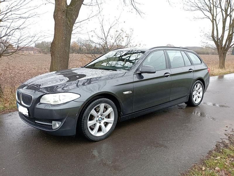 Gebraucht BMW 530 245 PS (180 kW) 2010 Schwarz Kombi