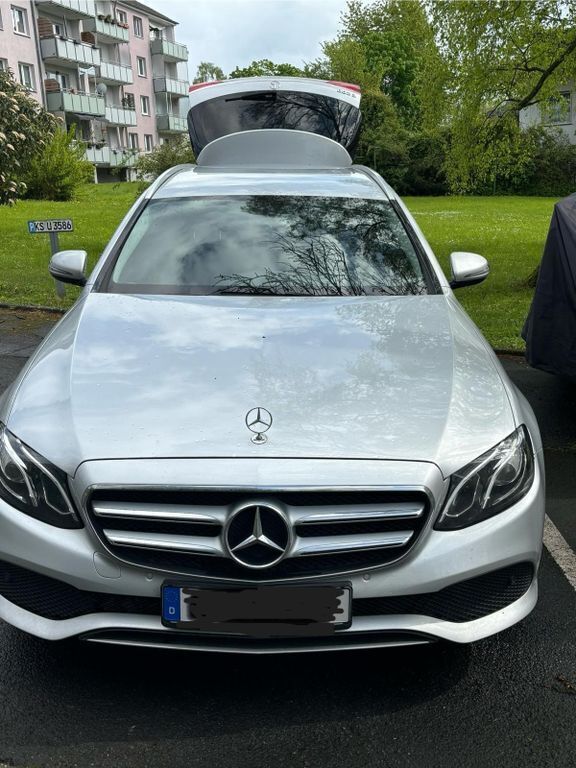 Silber Gebraucht 2018 Mercedes E200 Avantgarde Kombi | 21.499 € (Superpreis) - Bild 1/4