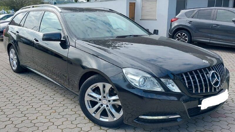 Schwarz Gebraucht 2012 Mercedes E220 Avantgarde Kombi | 7.490 € (Guter Preis) - Bild 1/4