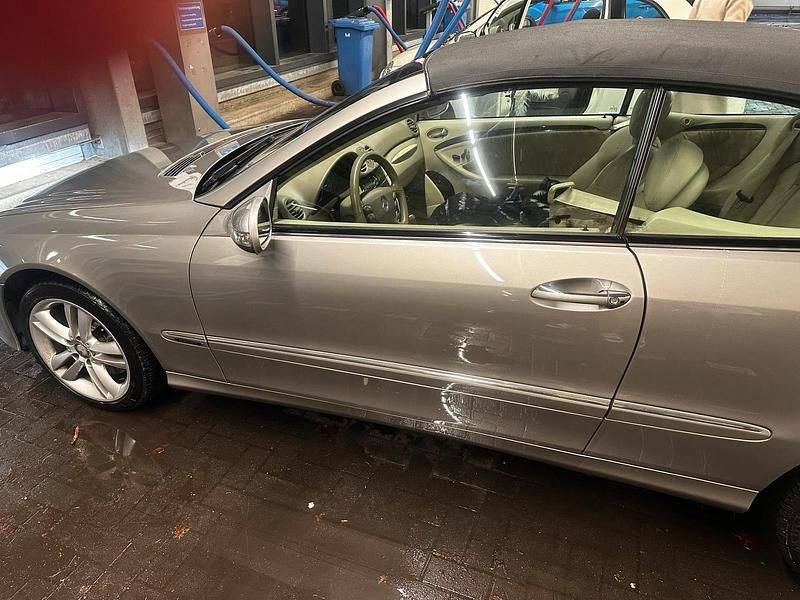 Gebraucht Mercedes CLK320 224 PS (164 kW) 2008 Grau Cabrio