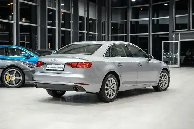 Używany Audi A4 Basis 190 KM (139 kW) 2016 Srebrny Sedan/Limuzyna