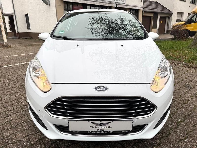 Gebraucht Ford Fiesta 75 PS (55 kW) 2013 Weiß Kleinwagen