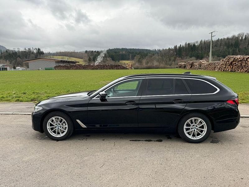 Schwarz Gebraucht 2022 BMW 540 Efficient Dynamics Kombi | 39.900 € - Bild 1/4