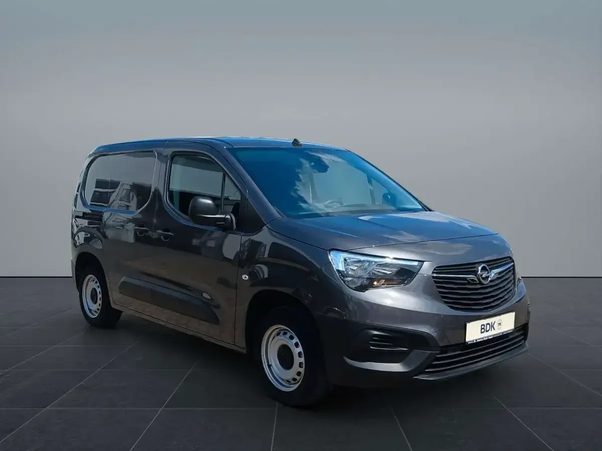 Gebraucht Opel Combo Basis 110 PS (80 kW) 2024 Grau Van / Kleinbus