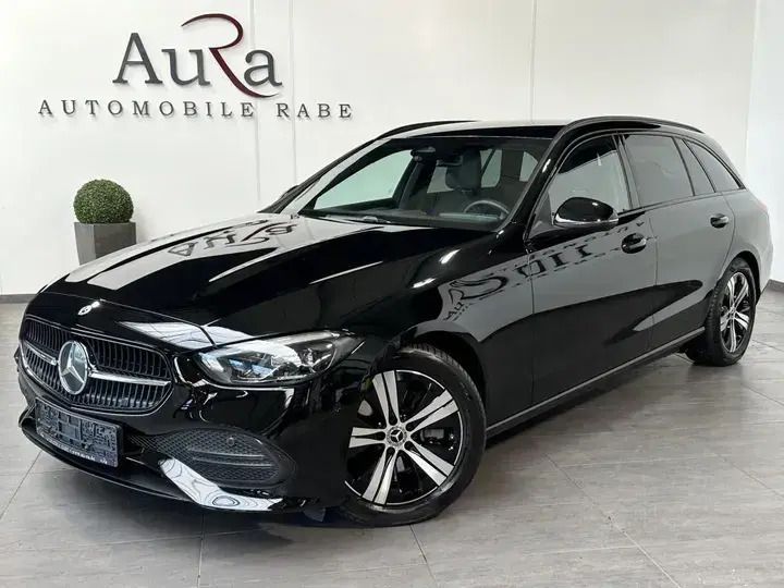 Schwarz Gebraucht 2021 Mercedes C220 Avantgarde Kombi | 29.749 € (Fairer Preis) - Bild 1/4