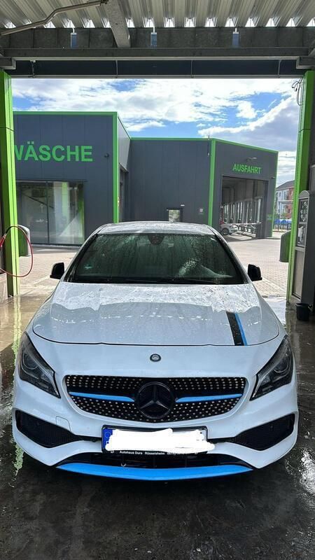 Weiß Gebraucht 2016 Mercedes CLA220 AMG line Limousine | 20.699 € (Superpreis) - Bild 1/4