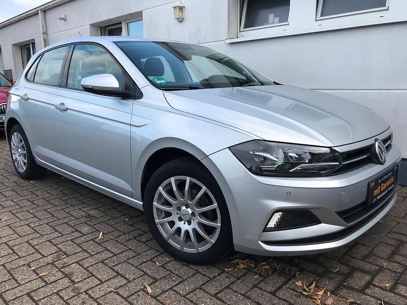 Silber Gebraucht 2018 VW Polo Comfortline Limousine | 10.350 € (Guter Preis) - Bild 1/4