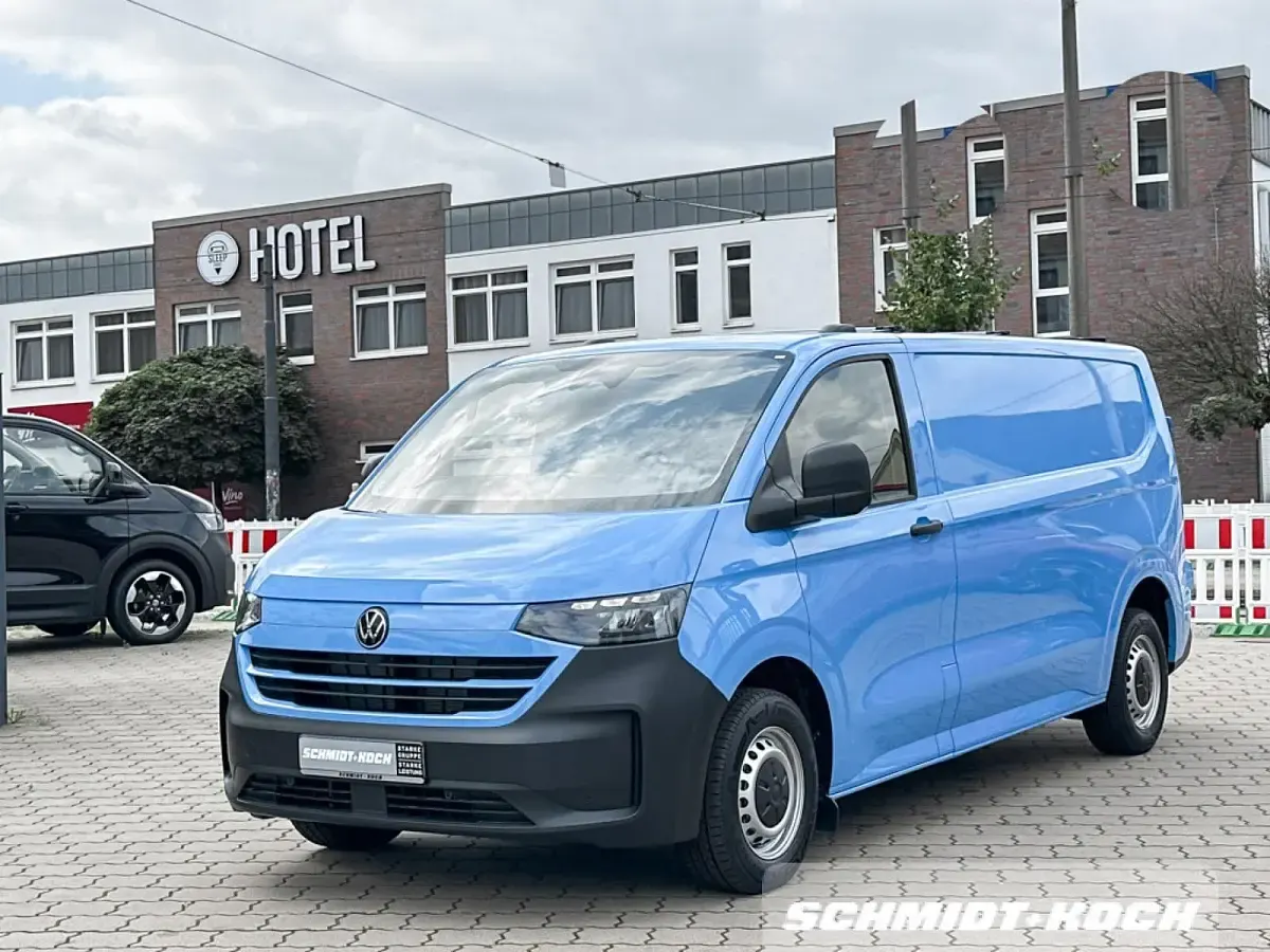 Neu VW T7 150 PS (110 kW) 2026 Lichtblau (blau) Van