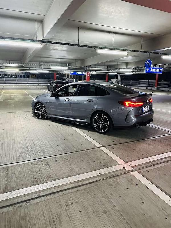 Grau Gebraucht 2022 BMW 218 M Sport Coupé | 24.500 € (Fairer Preis) - Bild 1/4