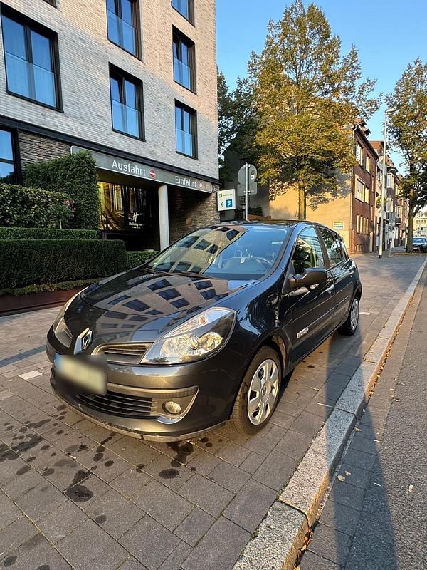 Grau Gebraucht 2008 Renault Clio II Kleinwagen | 2.290 € (Fairer Preis) - Bild 1/4
