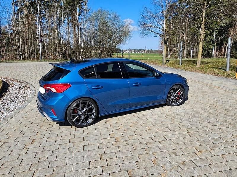 Gebraucht Ford Focus ST 280 PS (205 kW) 2020 Blau Limousine
