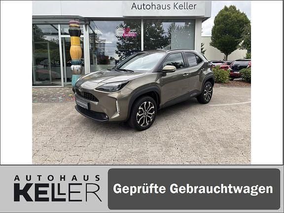 Manganbronze metallic Gebraucht 2024 Toyota Yaris Hybrid Plus | 25.960 € (Guter Preis) - Bild 1/4