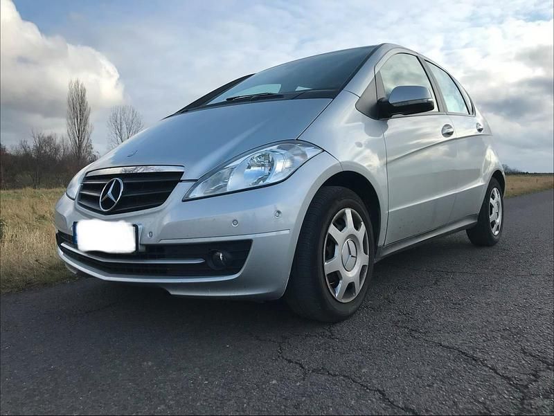 Gebraucht Mercedes A160 95 PS (69 kW) 2011 Silber Limousine