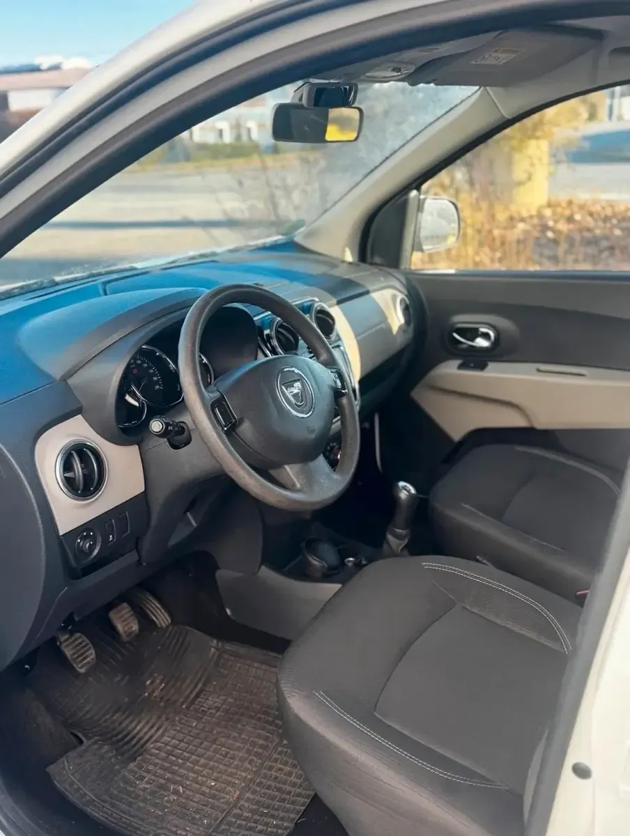 Używany Dacia Lodgy 131 KM (96 kW) 2017 Biały Minivan