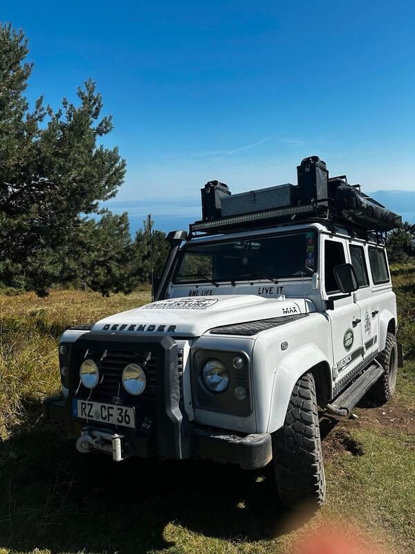 Weiß Gebraucht 2016 Land Rover Defender SUV | 68.999 € - Bild 1/4