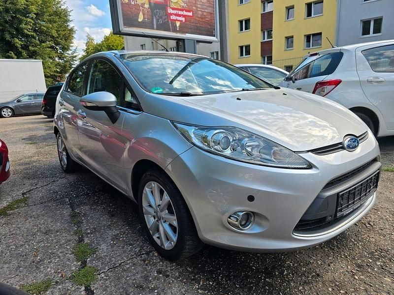 Silber Gebraucht 2009 Ford Fiesta Ghia Kleinwagen | 3.200 € (Guter Preis) - Bild 1/4
