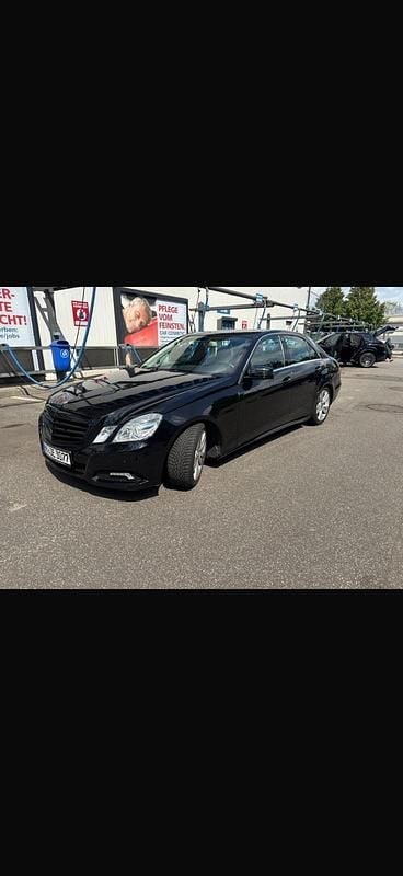 Gebraucht Mercedes E250 204 PS (150 kW) 2009 Schwarz Limousine
