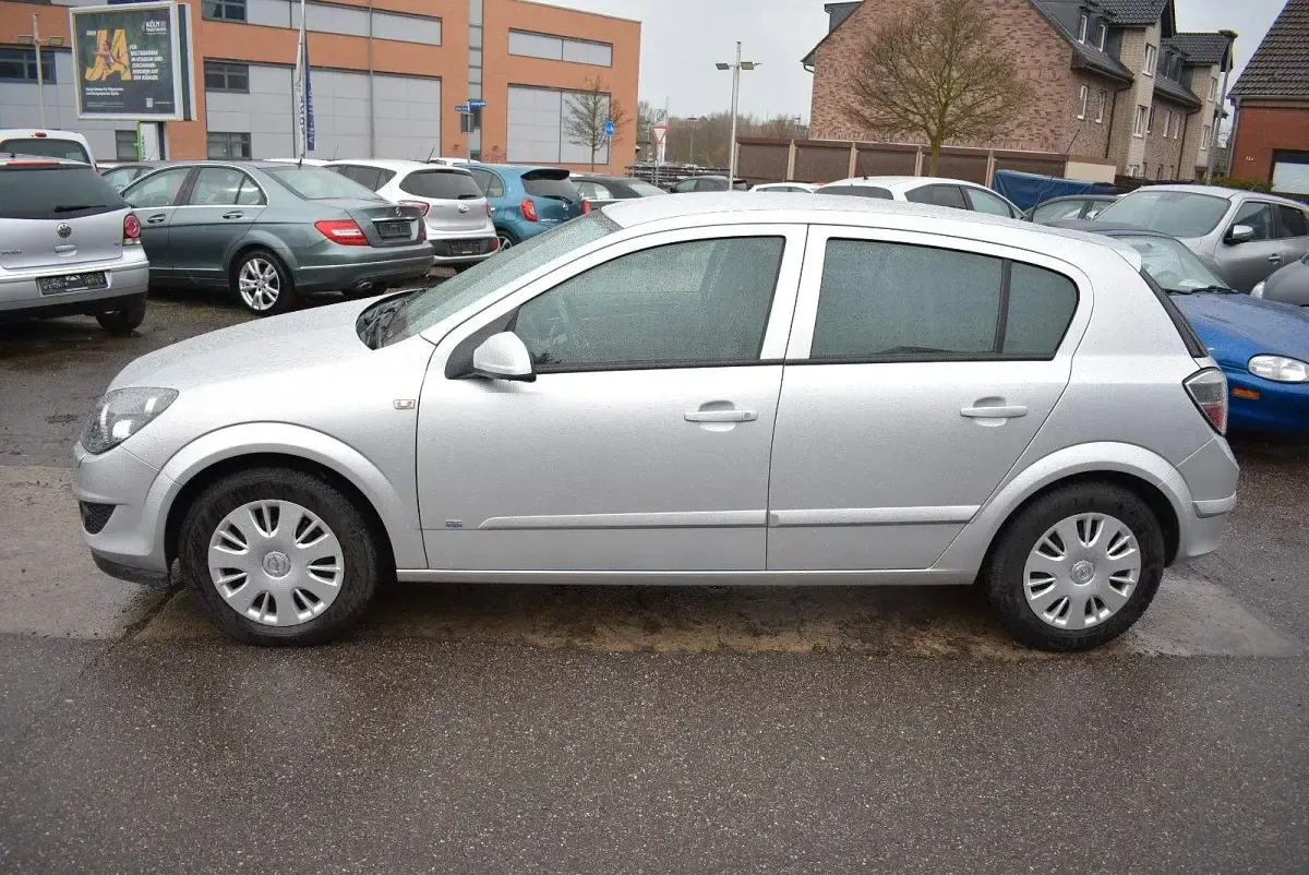 Gebraucht Opel Astra Innovation 116 PS (85 kW) 2008 Silber Limousine