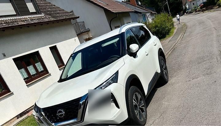 Weiß Gebraucht 2024 Nissan X-Trail N-Connecta SUV | 28.599 € (Superpreis) - Bild 1/4