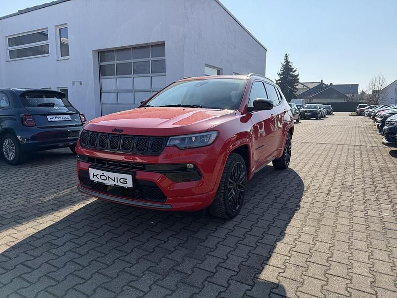 Gebraucht Jeep Compass Altitude 131 PS (96 kW) 2023 Rot SUV