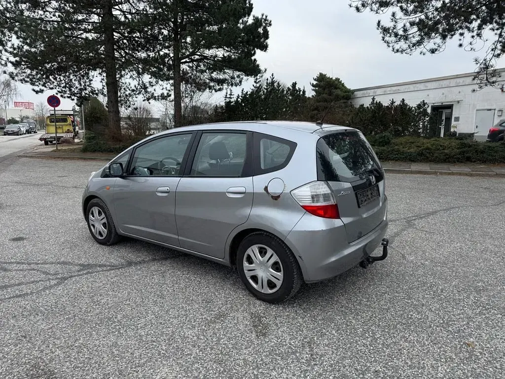 Gebraucht Honda Jazz Trend 90 PS (66 kW) 2010 Silber Kleinwagen