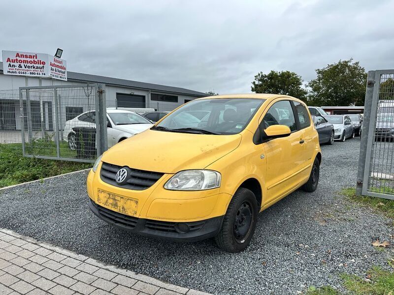 Gelb Gebraucht 2010 VW Fox Refresh Kleinwagen | 990 € (Superpreis) - Bild 1/4