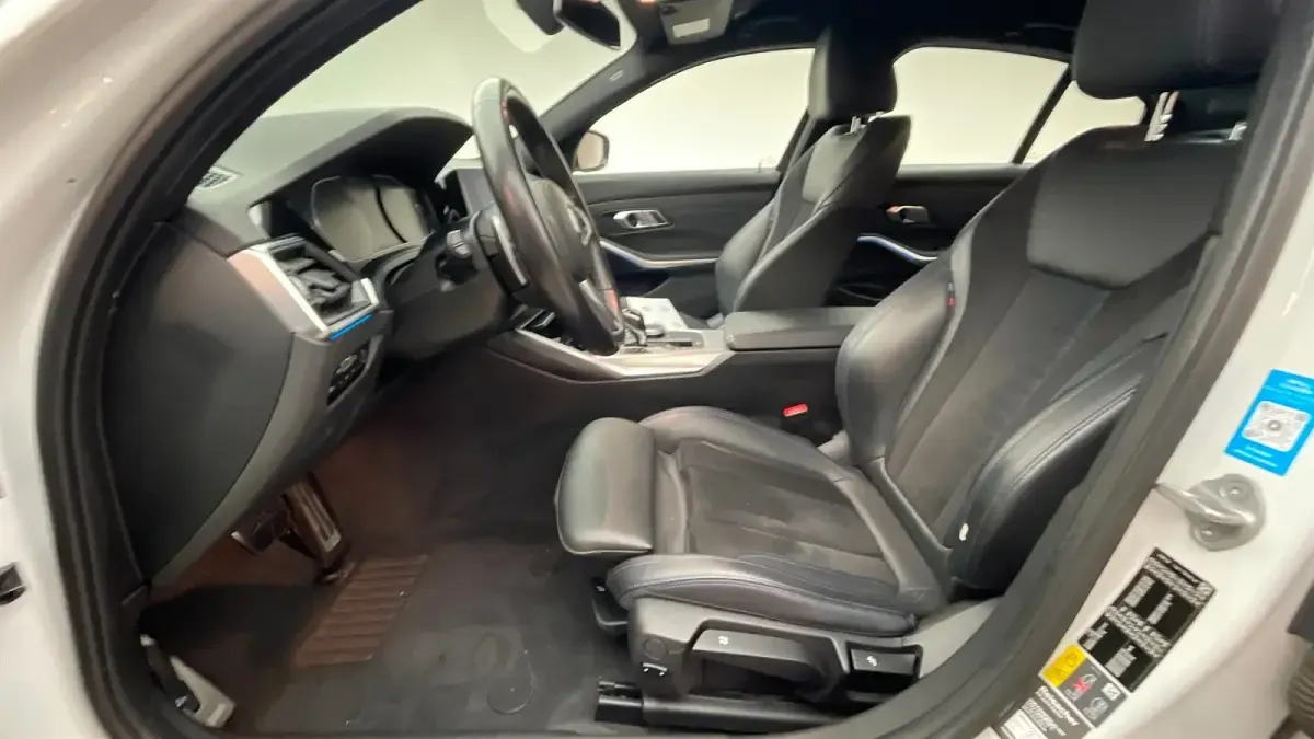Gebraucht BMW 330e Efficient Dynamics 184 PS (135 kW) 2021 Mineralweiß metallic Limousine
