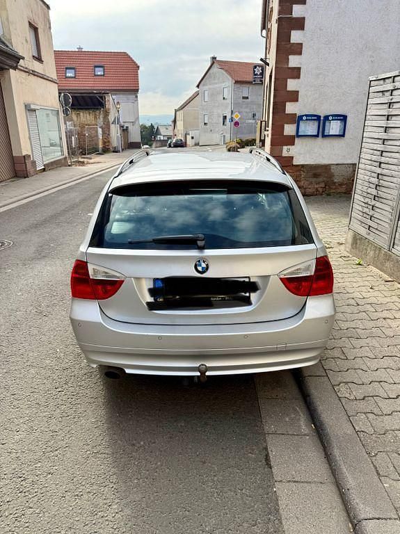 Silber Gebraucht 2005 BMW 320 Kombi | 2.590 € (Fairer Preis) - Bild 1/4