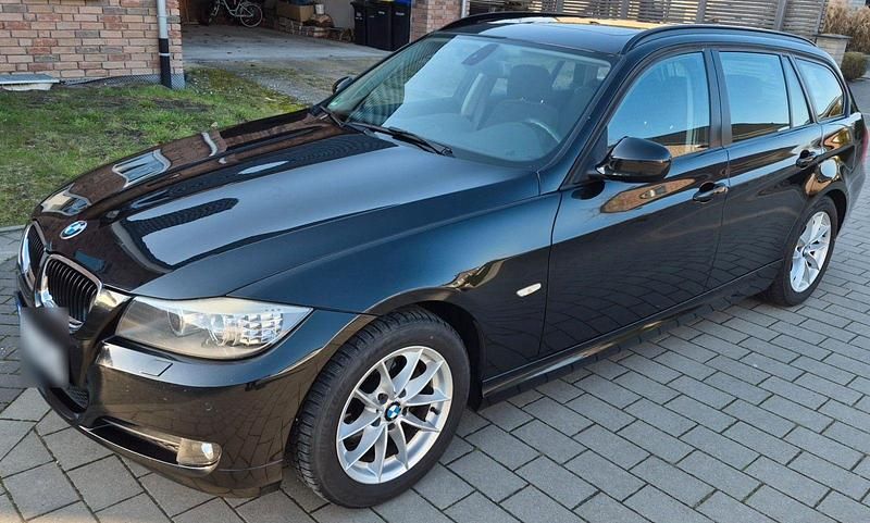 Gebraucht BMW 318 143 PS (105 kW) 2010 Schwarz Kombi