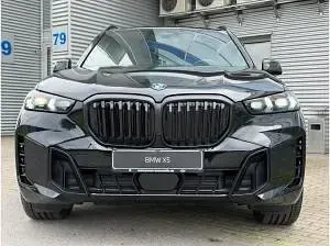 Neu BMW X5 489 PS (359 kW) 2026 Schwarz (saphirschwarz metallic) SUV