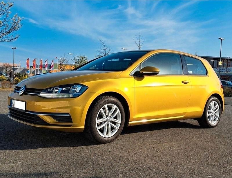 Gelb Gebraucht 2018 VW Golf VII Comfortline Limousine | 12.500 € (Guter Preis) - Bild 1/3