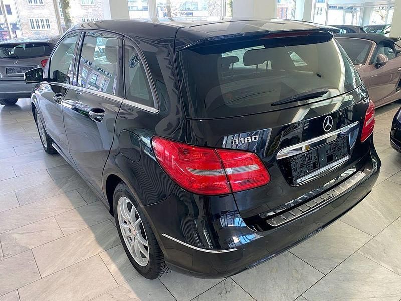 Gebraucht Mercedes B180 109 PS (80 kW) 2014 Schwarz Van / Kleinbus