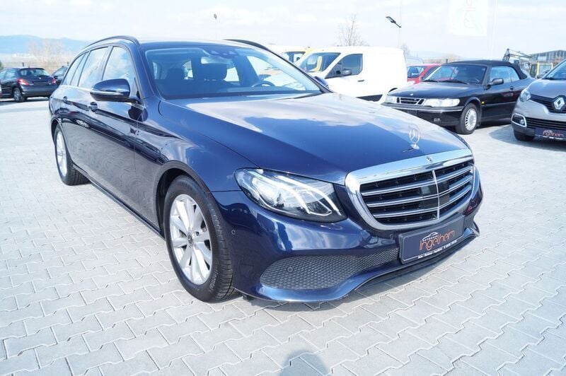 Blau Gebraucht 2020 Mercedes E200 Limousine | 25.890 € (Fairer Preis) - Bild 1/4