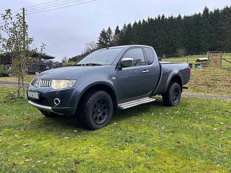 Grau Gebraucht 2010 Mitsubishi L200 Intense Abholung | 12.900 € (Etwas zu teuer) - Bild 1/4