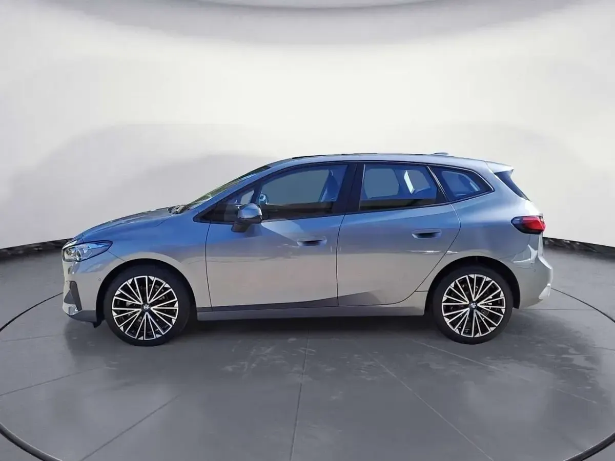 Gebraucht BMW 218 136 PS (100 kW) 2022 Skyscraper grau metallic Van / Kleinbus